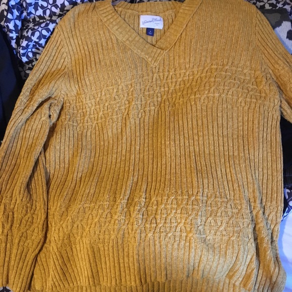 Sweaters - Picture 2 of 3